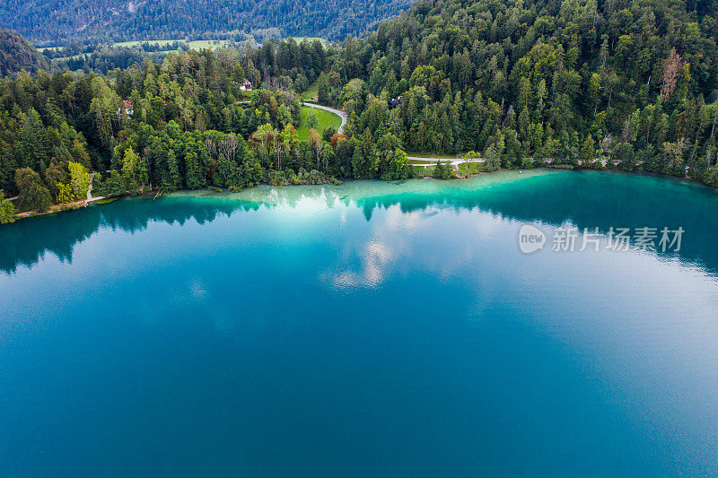 斯洛文尼亚Bohinj湖鸟瞰图(bohinsko jezero)